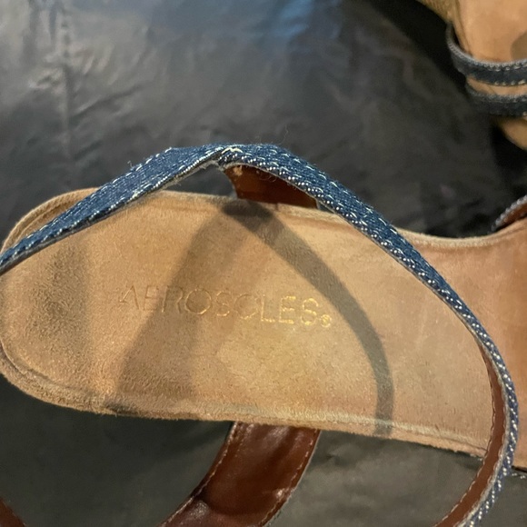 🔥SALE🔥 Tan and blue size 9 wedged heel sandal - Picture 4 of 5